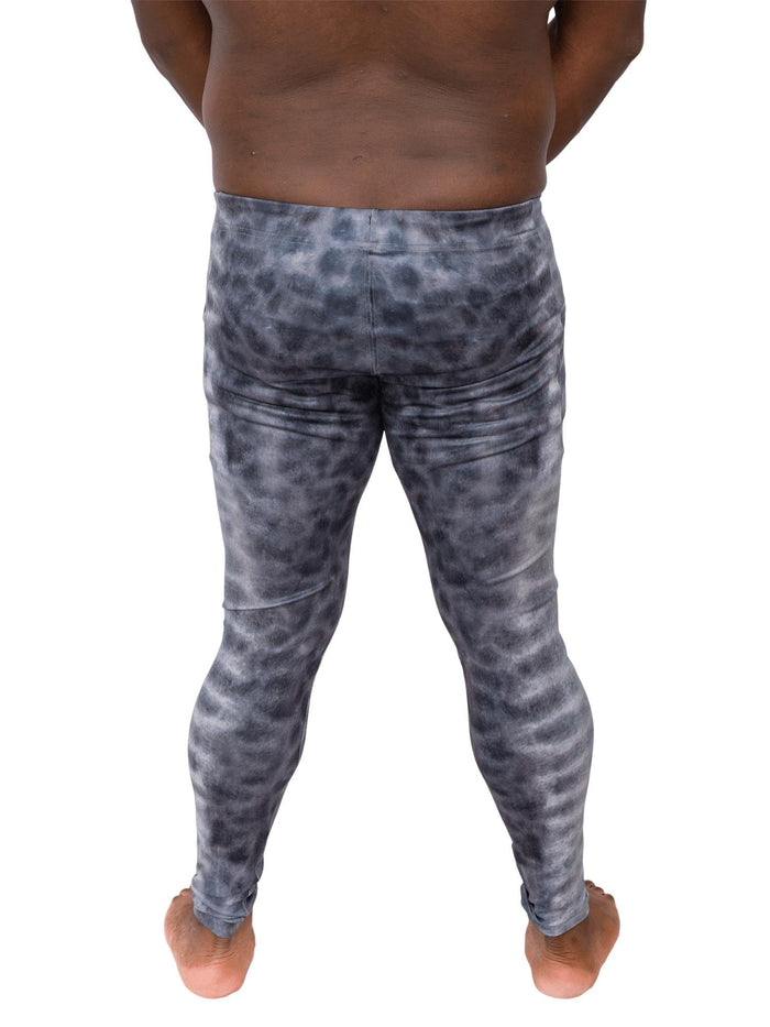 Model: Alex is a fish and wildlife biologist, and science communicator. He is 5’8”, 240 lbs and is wearing a size L.