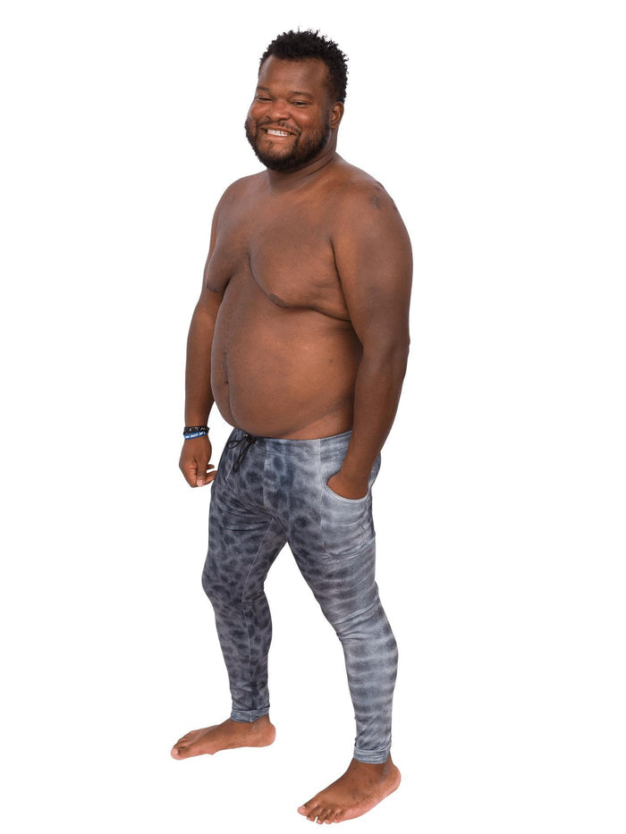 Model: Alex is a fish and wildlife biologist, and science communicator. He is 5’8”, 240 lbs and is wearing a size L.