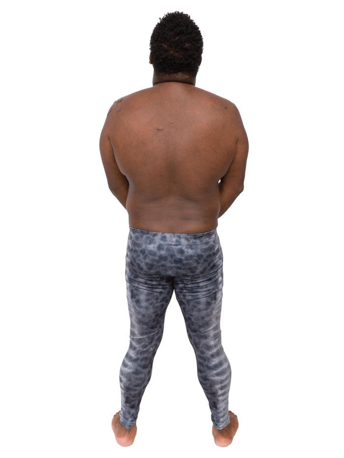 Model: Alex is a fish and wildlife biologist, and science communicator. He is 5’8”, 240 lbs and is wearing a size L.