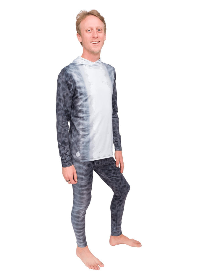 Model: Jake is a shark scientist and educator with Field School. He is 5’10, 135lbs and is wearing a size M legging.