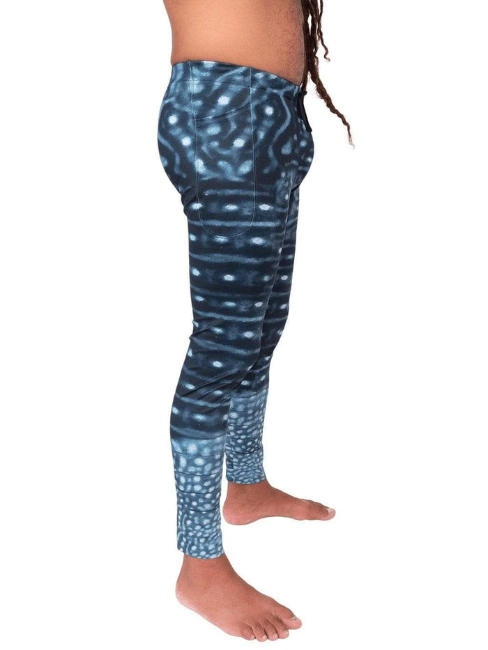 Model: Rolando is a seascape and fisheries ecologist. He is 5'9, 190 lbs and is wearing a size L.