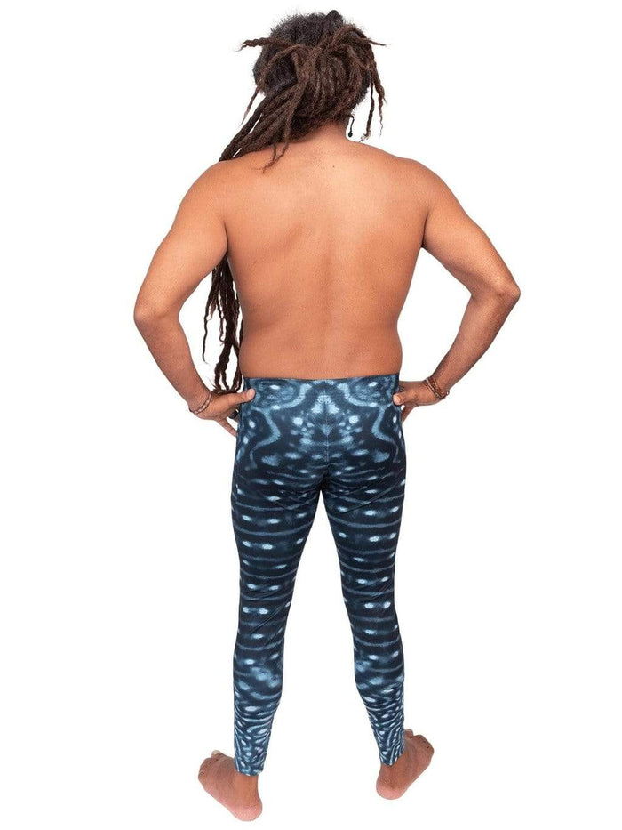 Model: Rolando is a seascape and fisheries ecologist. He is 5'9, 190 lbs and is wearing a size L.