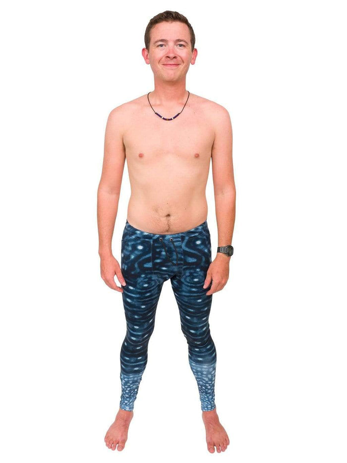 Model: Joe is a coral restoration ecologist and an avid runner.He is 5'10", 145lbs and wearing a size S.
