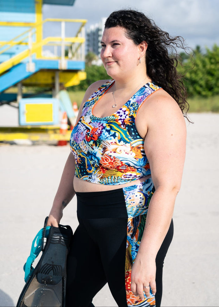 Model: Kela is a marine conservationist who strives to connect students with educational opportunities to help expand the reach of the marine science field. She is 5’5”, 185 lbs, 36F and is wearing a size XL.