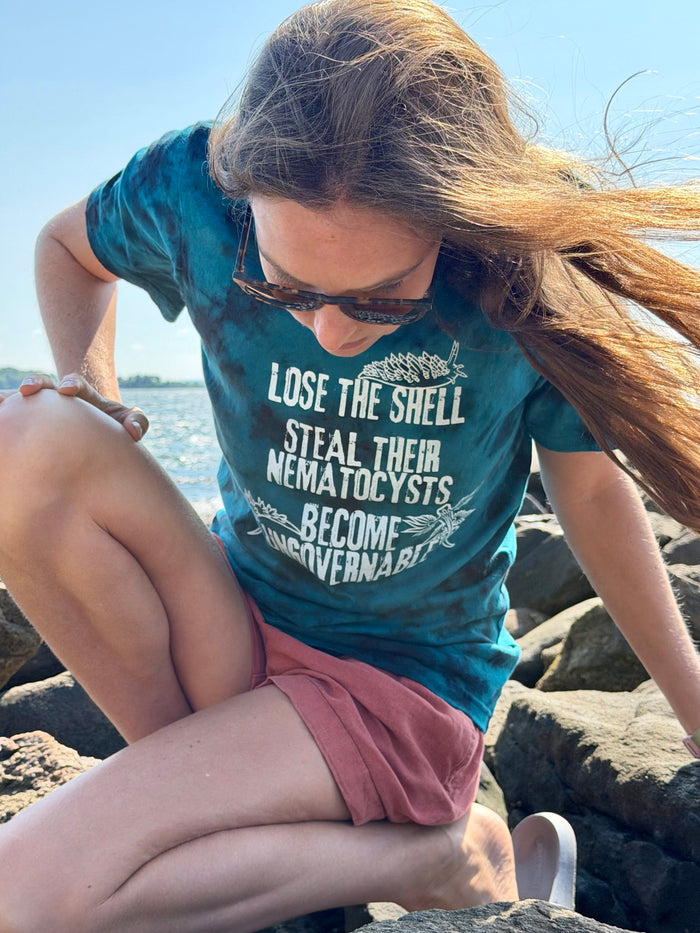 Model: Fiona is the COO here at Waterlust, has a master's degree in Marine Affairs and Policy, and is a surfer, kiter and scuba diver. She is 5'9", 135 lbs, 34B and is wearing a S.