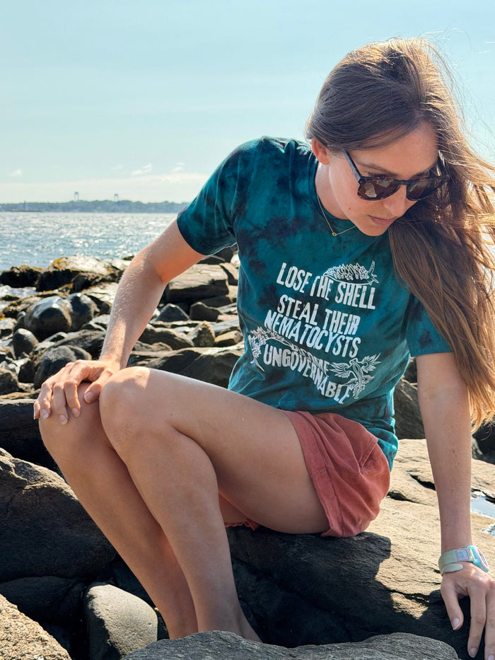 Model: Fiona is the COO here at Waterlust, has a master's degree in Marine Affairs and Policy, and is a surfer, kiter and scuba diver. She is 5'9", 135 lbs, 34B and is wearing a S.