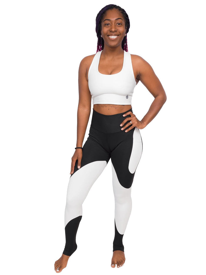 Model: Carlee is a shark & sea turtle scientist and co-founder of Minorities in Shark Sciences. She is 5’7”, 145 lbs, 36C and is wearing a M legging and S tiger shark top (reverse side).