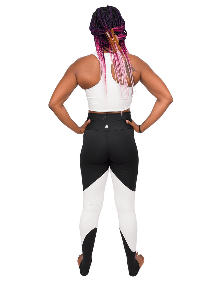 Model: Carlee is a shark & sea turtle scientist and co-founder of Minorities in Shark Sciences. She is 5’7”, 145 lbs, 36C and is wearing a M legging and S tiger shark top (reverse side).
