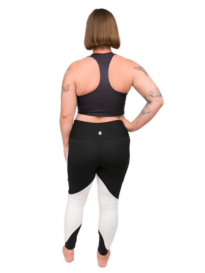 Model: Camilla is the Operations Manager here at Waterlust. She loves using her camera to communicate marine conservation issues. She is 5'8", 180lbs, and is wearing a L legging and L spotted eagle ray top (reverse side).