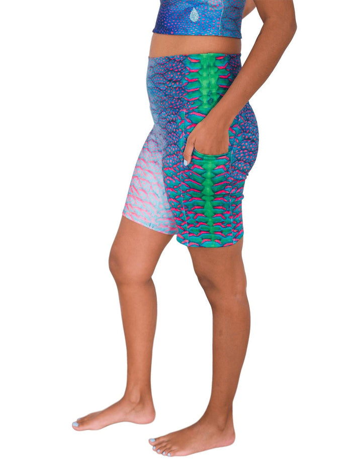 Model: Michelle is a marine science educator, coral reef ecologist, and scientific diver. She is 5'3", 111lbs, 32A and is wearing a size S.
