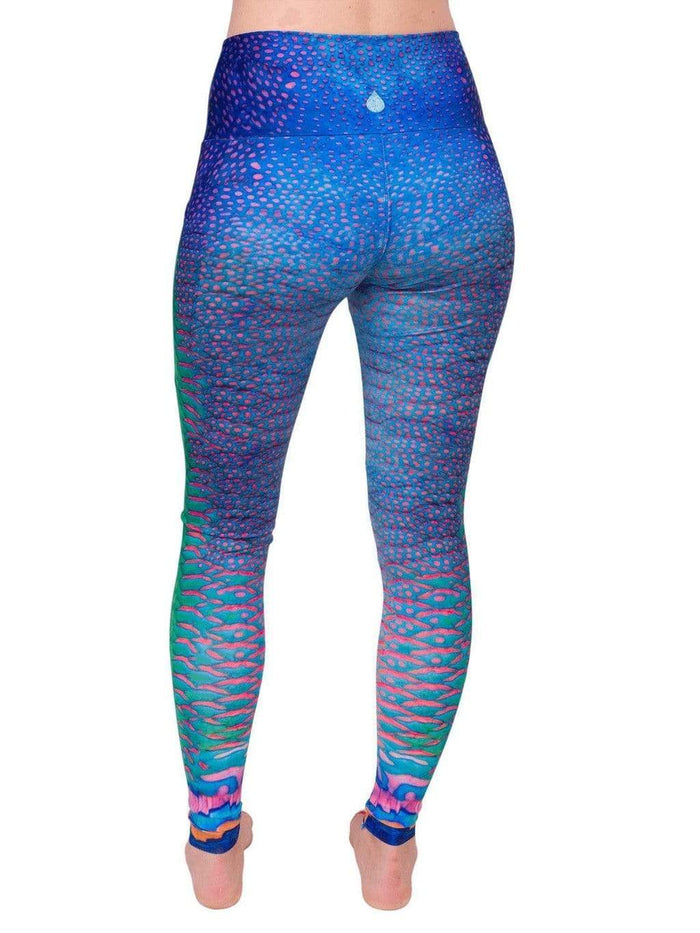Model: Laura is our Chief Product Officer at Waterlust, a scuba diver, kiter and recreational yogi. She is 5’10, 147 lbs and is wearing a size M.