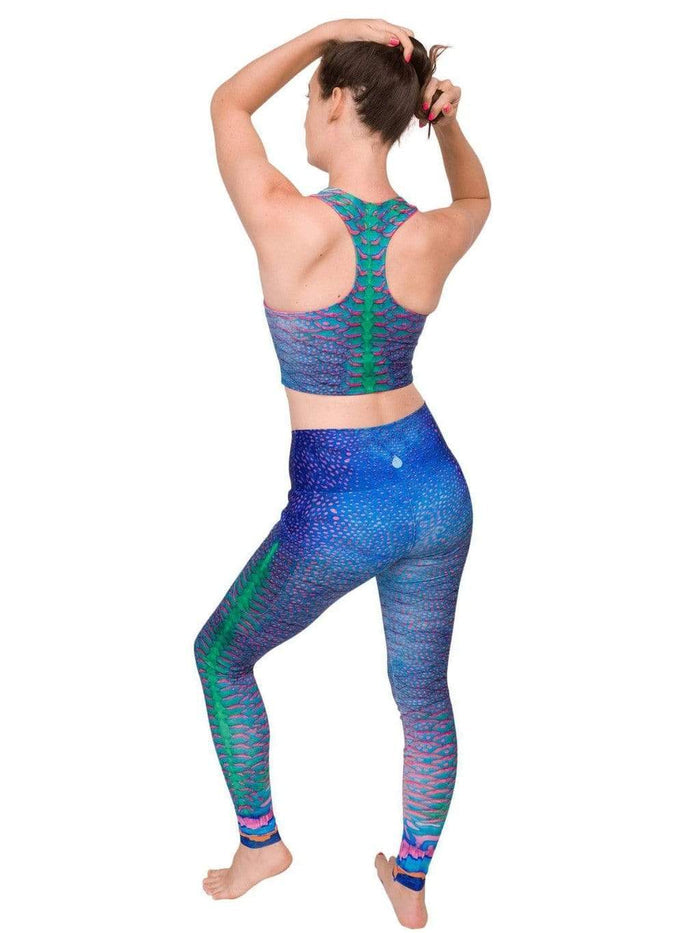 Model: Laura is our Chief Product Officer at Waterlust, a scuba diver, kiter and recreational yogi. She is 5’10, 147 lbs, 34B and is wearing a size S top and M legging.