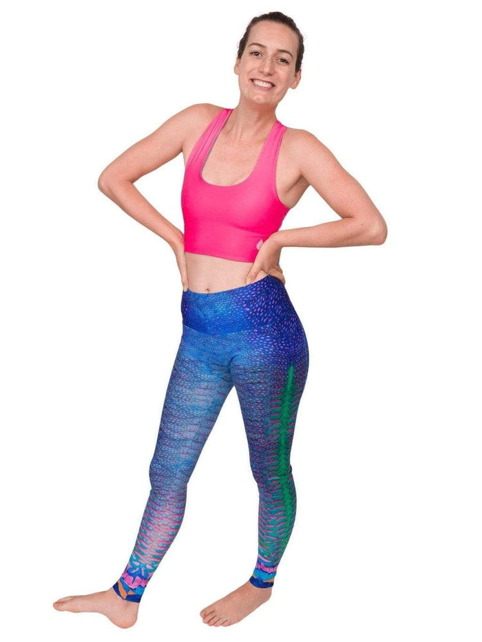 Model: Laura is our Chief Product Officer at Waterlust, a scuba diver, kiter and recreational yogi. She is 5’10, 147 lbs, 34B and is wearing a size S top and M legging.