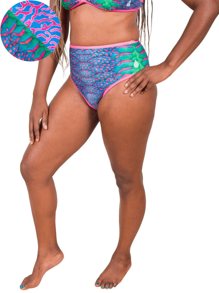 Model: Kayelyn is a marine biologist and underwater photographer. She is 5'4, 146 lbs, 34C and is wearing a size M High-Waisted Bikini Bottom.