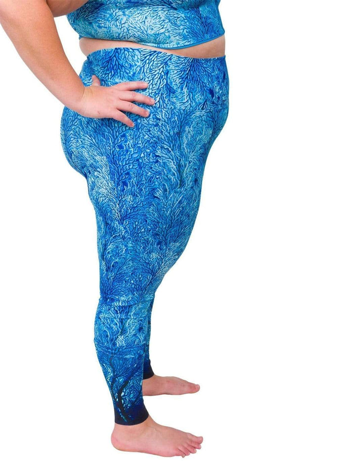 Model: Angela is working towards her Master of Professional Science in Marine Conservation. She is 5'6", 235 lbs and is wearing a 2XL.