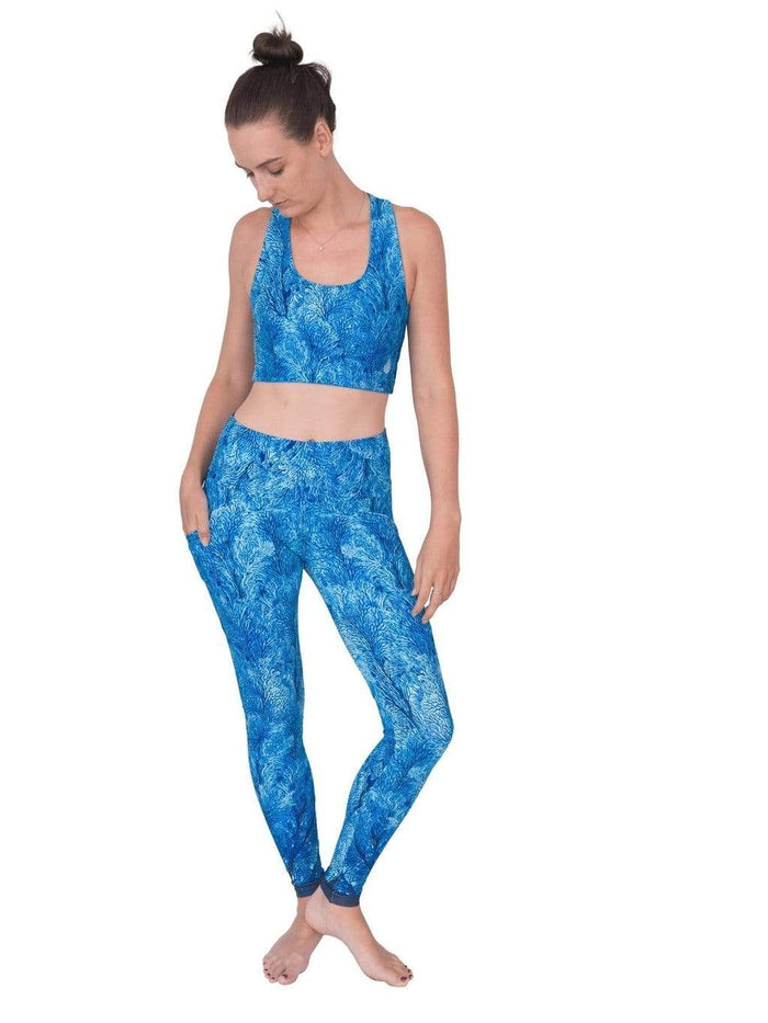 Model: Laura is our Chief Product Officer at Waterlust, a scuba diver, kiter and recreational yogi. She is 5’10, 147 lbs, 34B and is wearing a size S top and M legging.