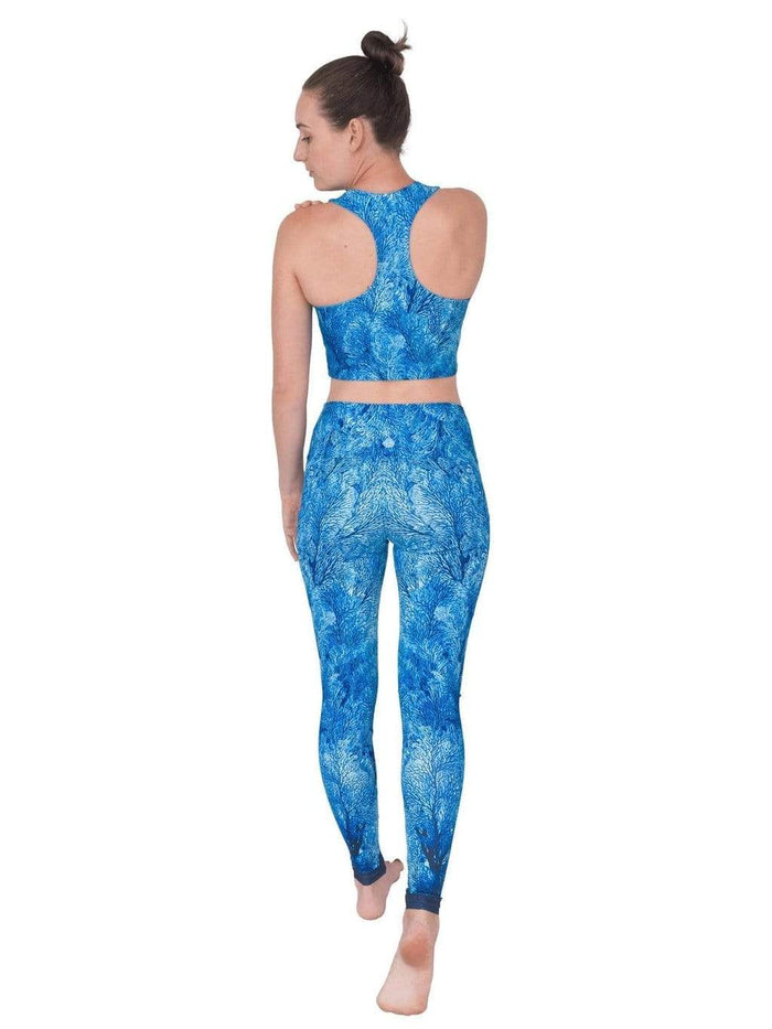 Model: Laura is our Chief Product Officer at Waterlust, a scuba diver, kiter and recreational yogi. She is 5’10, 147 lbs, 34B and is wearing a size S top and M legging.