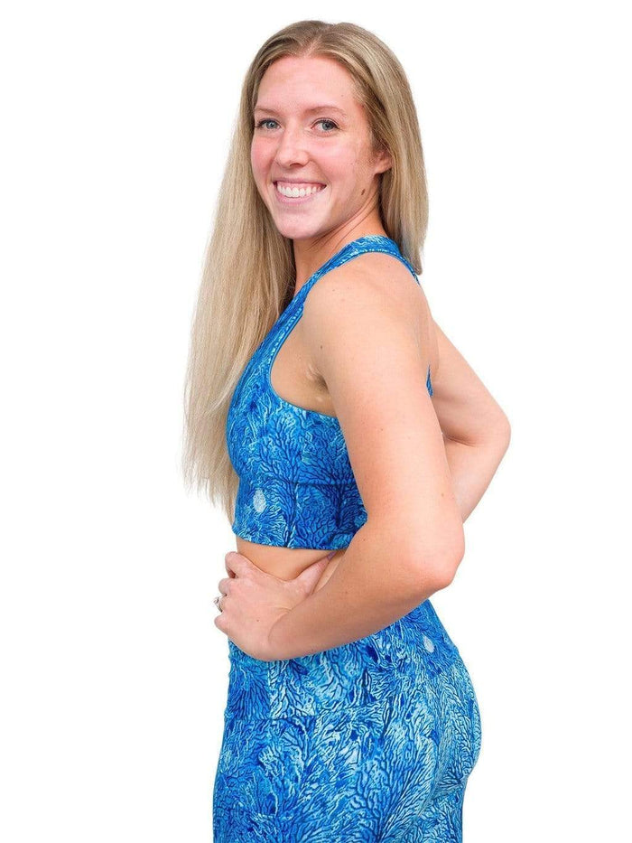 Model: Leah is an Aquarium Biologist at Mote Marine Laboratory and Aquarium and strives to use her work in animal care to inspire guests to love, appreciate and conserve our oceans and wildlife. She is 5'6", 140 lbs, 36B and is wearing a size S top and M legging.