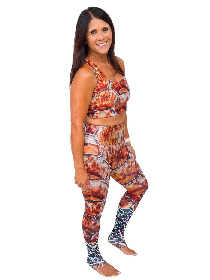 Model: Donna is a yoga teacher whose goal is to empower her students by using yoga to create deeper connections with themselves and with nature. She is 5'2", 125 lbs, 34B and is wearing a S top and legging.