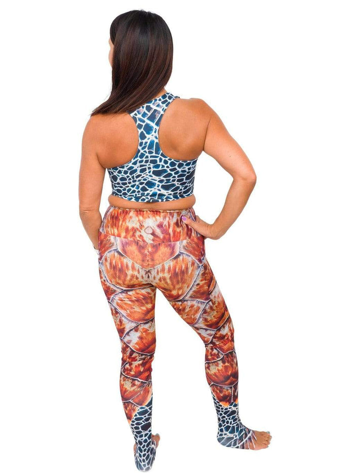 Model: Donna is a yoga teacher whose goal is to empower her students by using yoga to create deeper connections with themselves and with nature. She is 5'2", 125 lbs, 34B and is wearing a S top and legging.