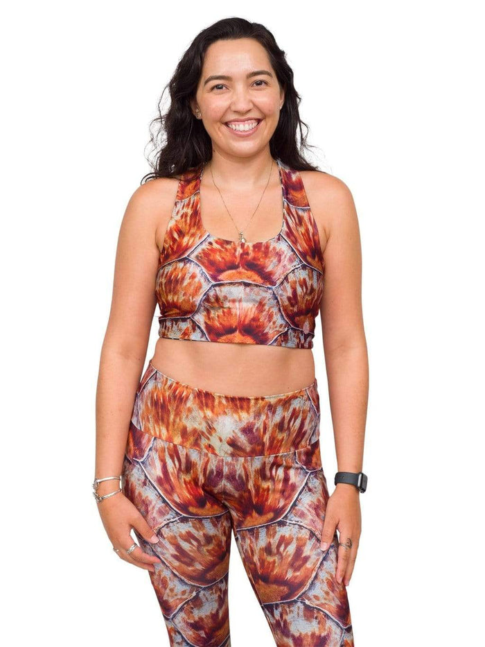 Model: Danielle is a marine GIS analyst who works in coastal habitats. She is 5'8", 155 lbs, 34D and is wearing a size M top and legging.