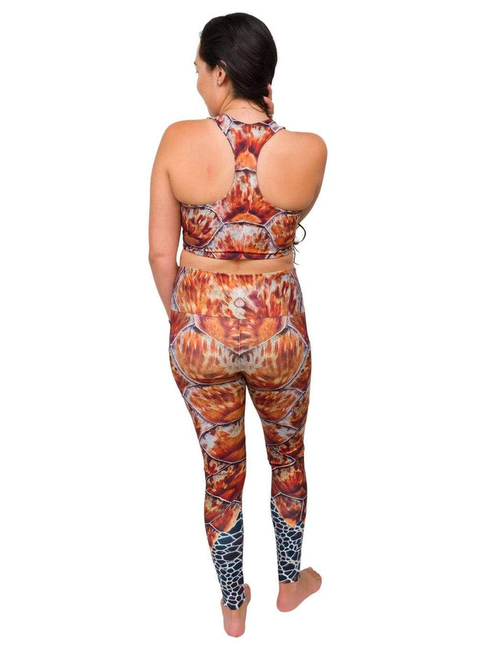 Model: Danielle is a marine GIS analyst who works in coastal habitats. She is 5'8", 155 lbs, 34D and is wearing a size M top and legging.