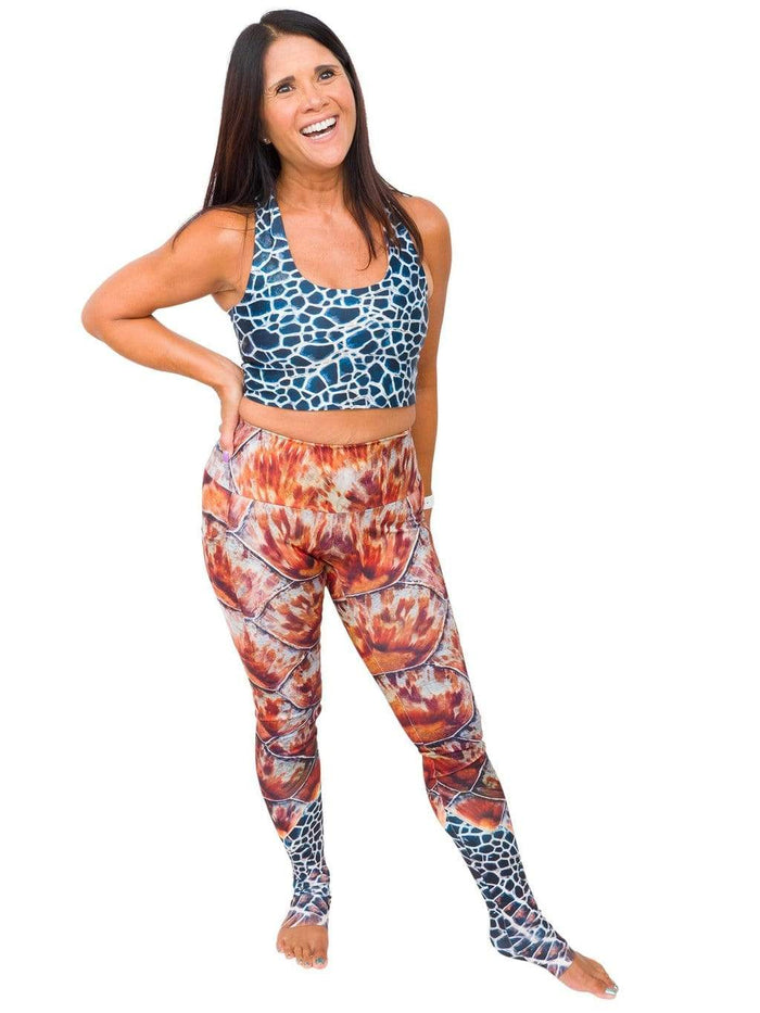 Model: Donna is a yoga teacher whose goal is to empower her students by using yoga to create deeper connections with themselves and with nature. She is 5'2", 125 lbs, 34B and is wearing a S top and legging.