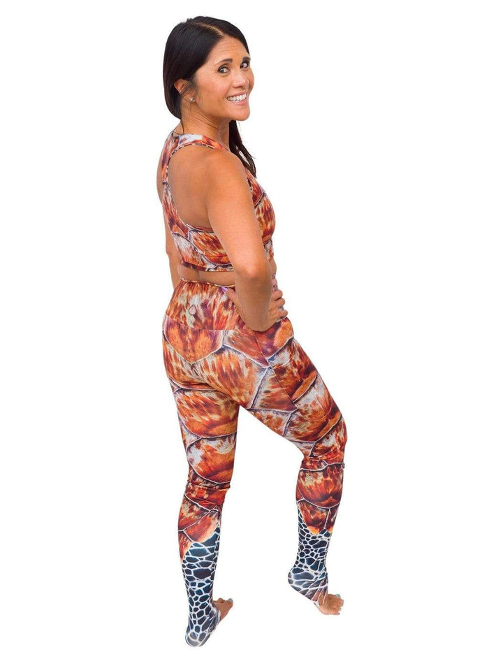 Model: Donna is a yoga teacher whose goal is to empower her students by using yoga to create deeper connections with themselves and with nature. She is 5'2", 125 lbs, 34B and is wearing a S top and legging.
