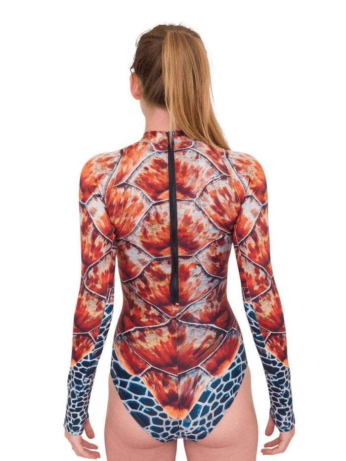 Model: Fiona is the COO here at Waterlust, has a master's degree in Marine Affairs and Policy, and is a surfer, kiter and scuba diver. She is 5'9", 135 lbs, 34B and is wearing a S.