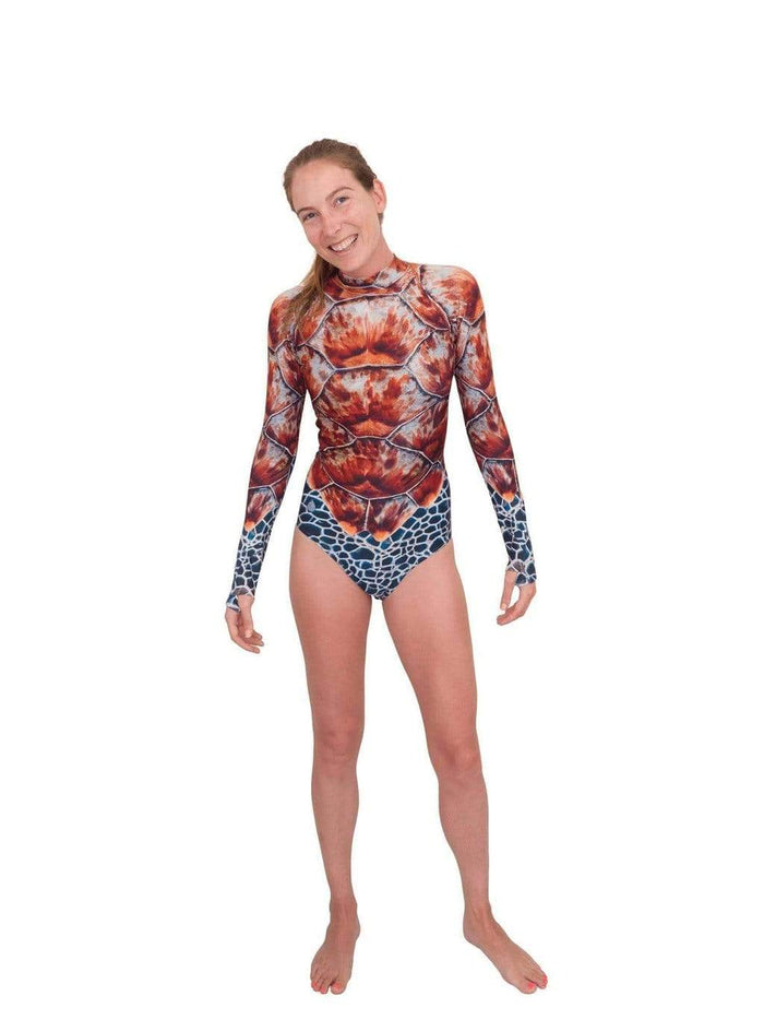 Model: Fiona is the COO here at Waterlust, has a master's degree in Marine Affairs and Policy, and is a surfer, kiter and scuba diver. She is 5'9", 135 lbs, 34B and is wearing a S.