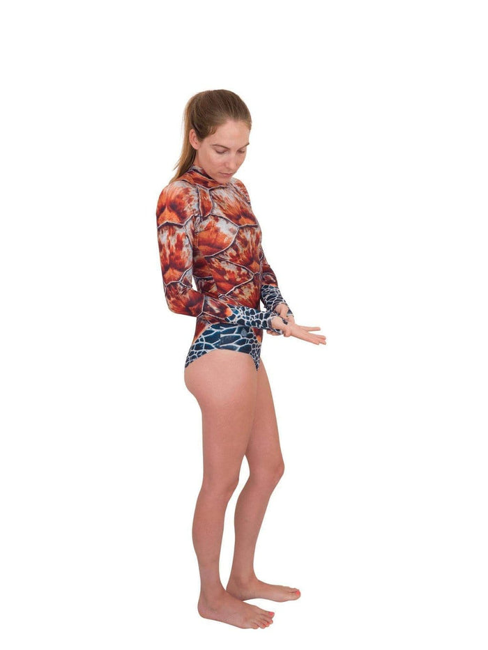 Model: Fiona is the COO here at Waterlust, has a master's degree in Marine Affairs and Policy, and is a surfer, kiter and scuba diver. She is 5'9", 135 lbs, 34B and is wearing a S.