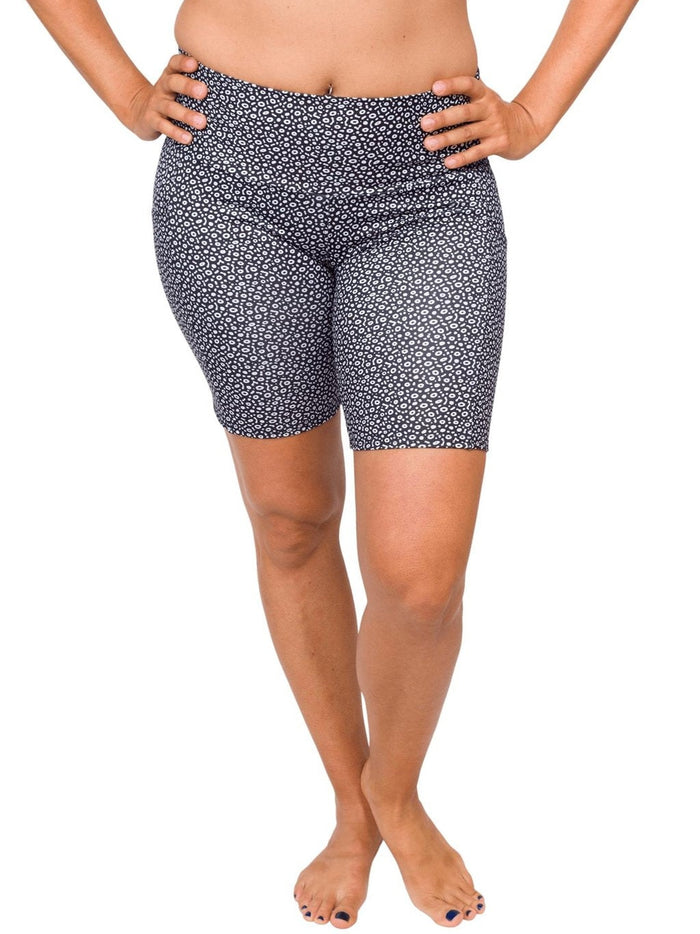 Model: Ana is an avid scuba diver, as well as mooring buoy volunteer for Biscayne National Park. She is 5'9", 170 lbs and is wearing a M.