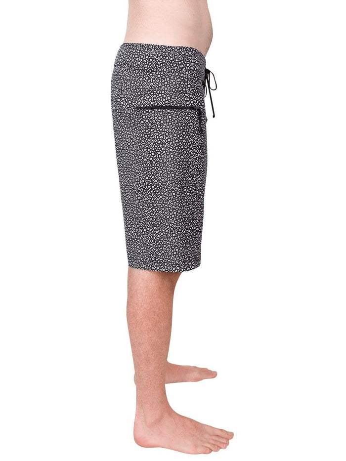 Model: Patrick is the CEO and founder of Waterlust. He is 6'1, 175 lbs and is wearing a size 33.