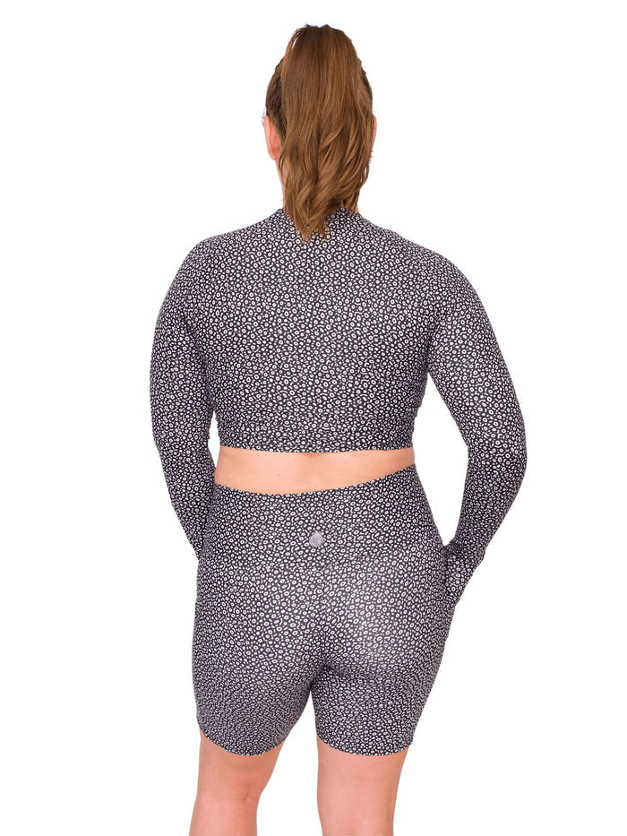 Model: Camilla is the operations manager here at Waterlust. She loves using her camera to communicate marine conservation issues. She is 5’8”, 180 lbs, 36B and is wearing a size L top and XL short.