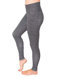 Model: Laura is our Chief Product Officer at Waterlust, a scuba diver, kiter and recreational yogi. She is 5’10, 147 lbs and is wearing a M.