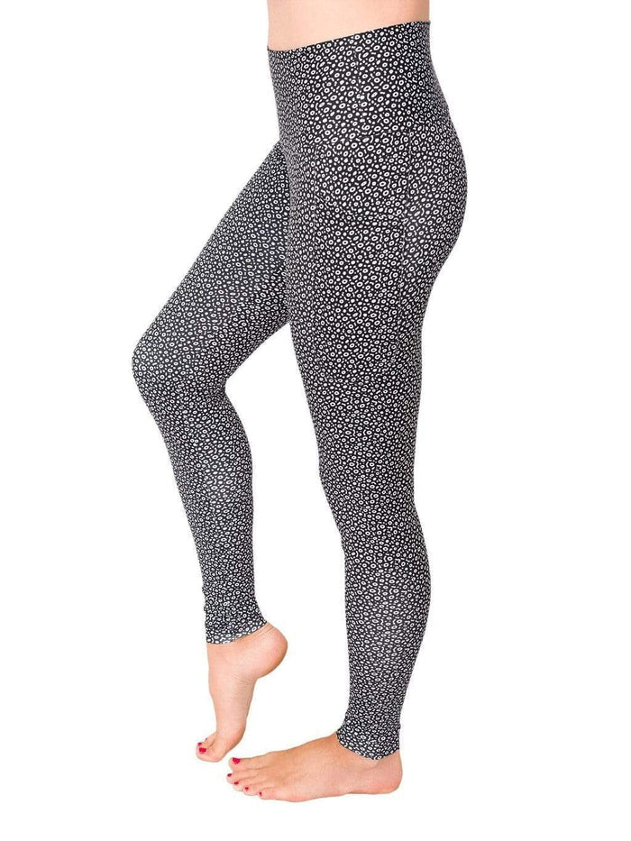 Model: Laura is our Chief Product Officer at Waterlust, a scuba diver, kiter and recreational yogi. She is 5’10, 147 lbs and is wearing a M.