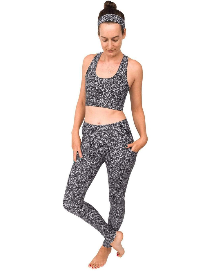 Model: Laura is our Chief Product Officer at Waterlust, a scuba diver, kiter and recreational yogi. She is 5’10, 147 lbs, 34B and is wearing a S top and M legging.
