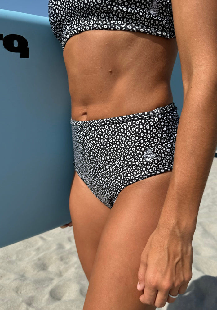 Model: Liv is a coral conservation scientist. She is 5'8", 130lbs and is wearing a size M Scoop Bikini Top and S High-Waisted Bikini Bottom.