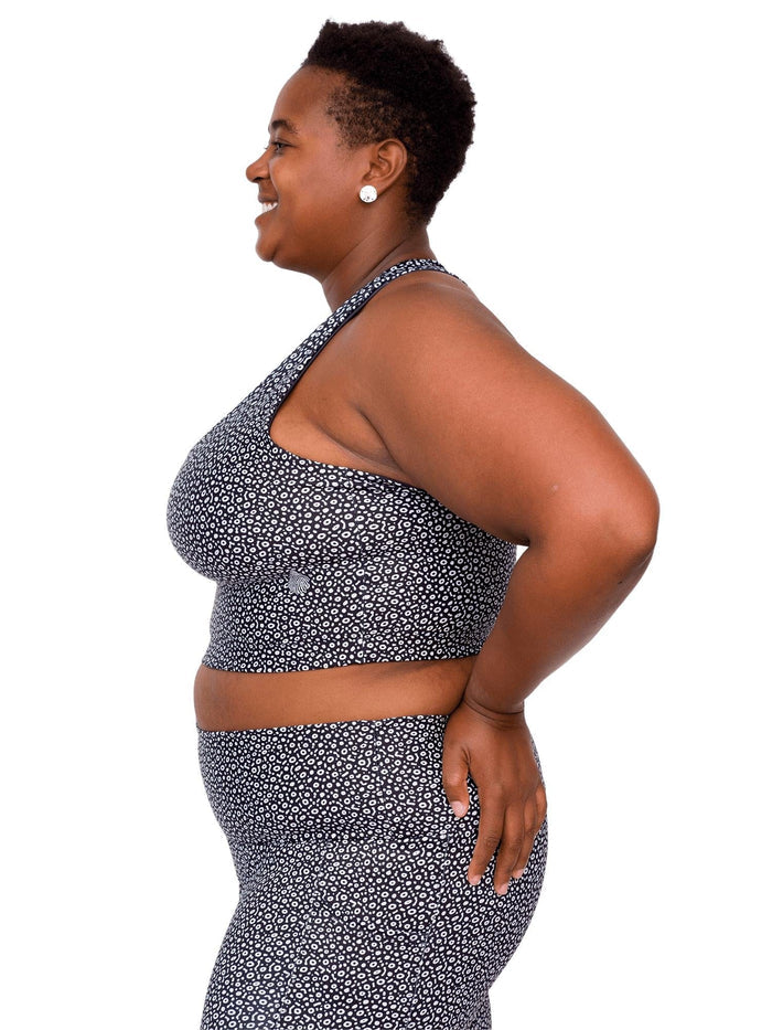Model: Candace is a PhD candidate in the Predator Ecology & Conservation Lab at FIU and the first Bahamian scientist dedicated specifically to shark research. She is 5'9", 230 lbs, and is wearing a size 3XL.