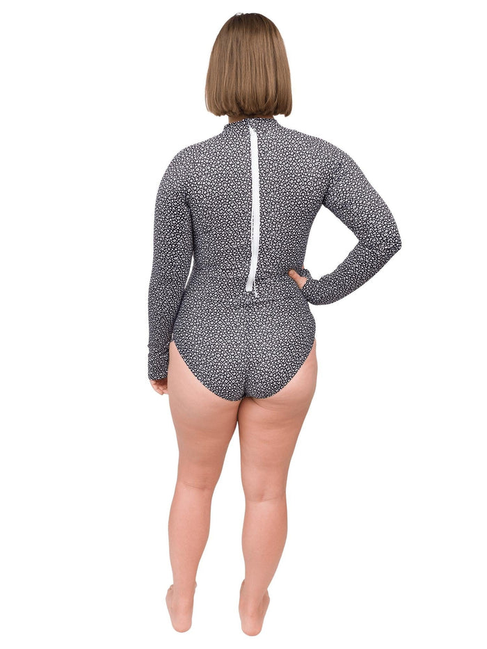 Model: Camilla is the Operations Manager here at Waterlust. She loves using her camera to communicate marine conservation issues. She is 5'8", 180 lbs and wearing a size L.