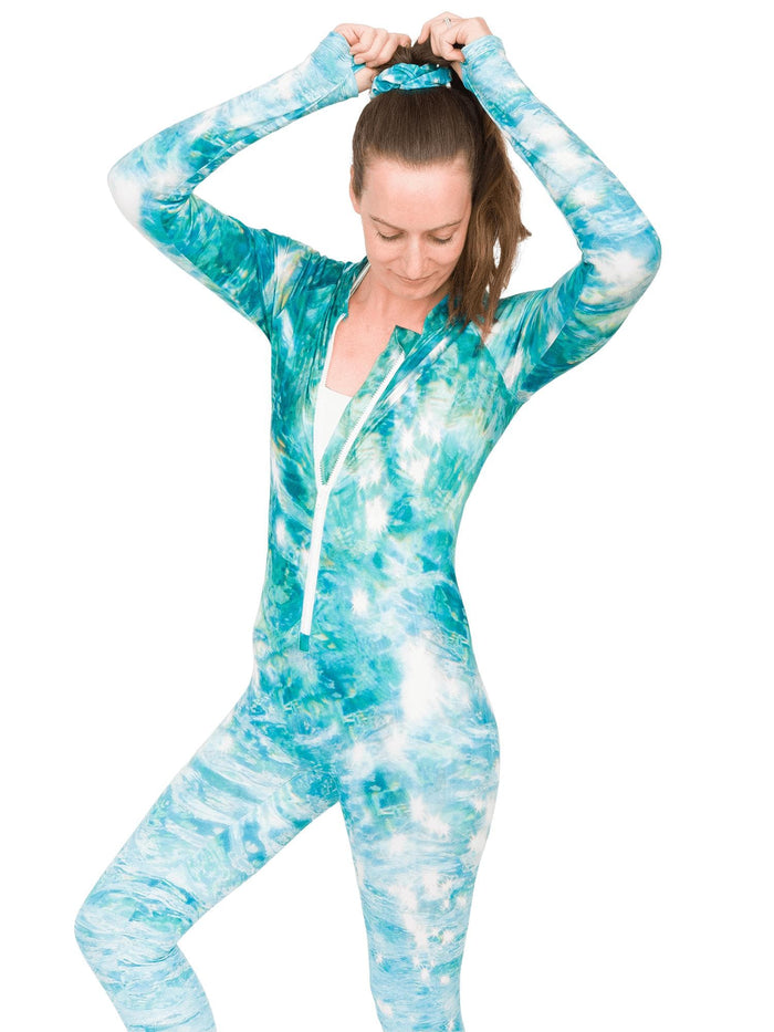 Model: Laura is our Chief Product Officer at Waterlust, a scuba diver, kiter and recreational yogi. She is 5’10, 147 lbs, 34B and is wearing a size M.