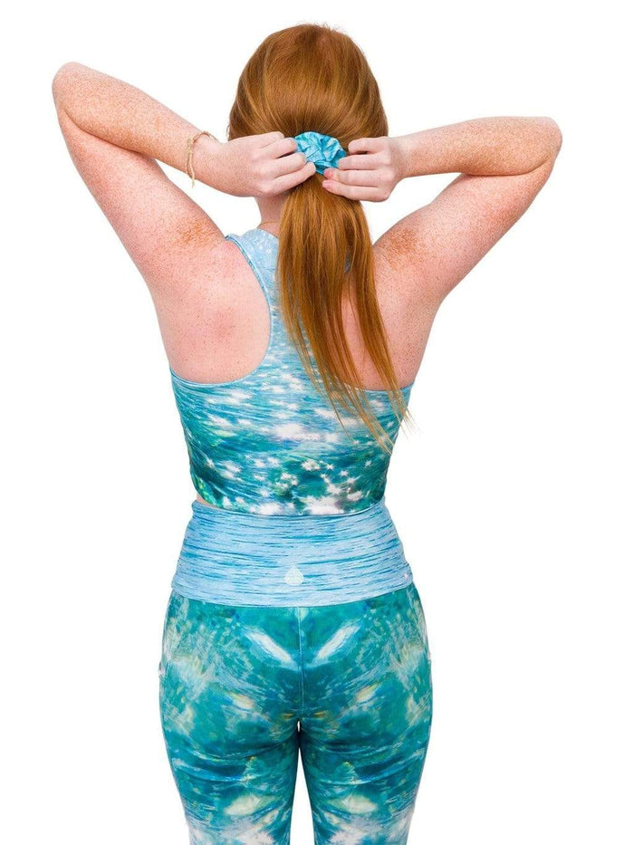 Model: Meggan is working on a masters degree in marine science and has worked as a coral scientist. She is 5'1", 105 lbs, 32A and is wearing an XS top and legging.