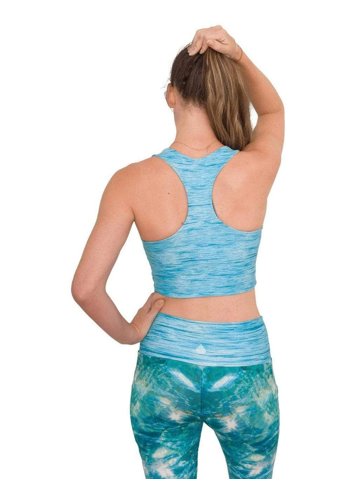 Model: Laura is our Chief Product Officer at Waterlust, a scuba diver, kiter and recreational yogi. She is 5’10, 147 lbs, 34B and is wearing a S top and M legging.