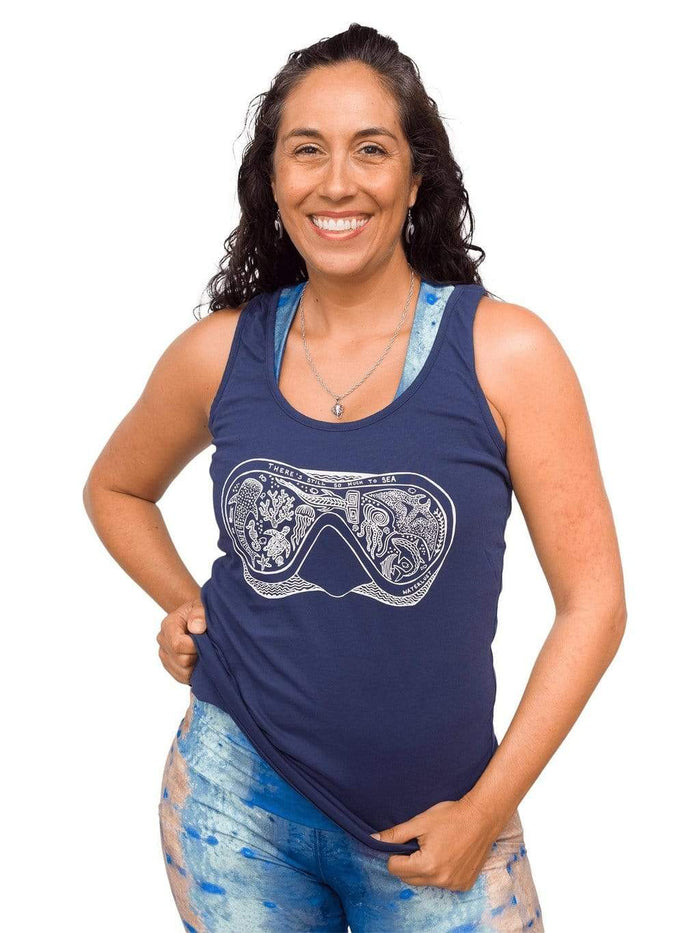 Model: Ana is an avid scuba diver, as well as mooring buoy volunteer for Biscayne National Park. She is 5'9", 170 lbs and is wearing a L tank.