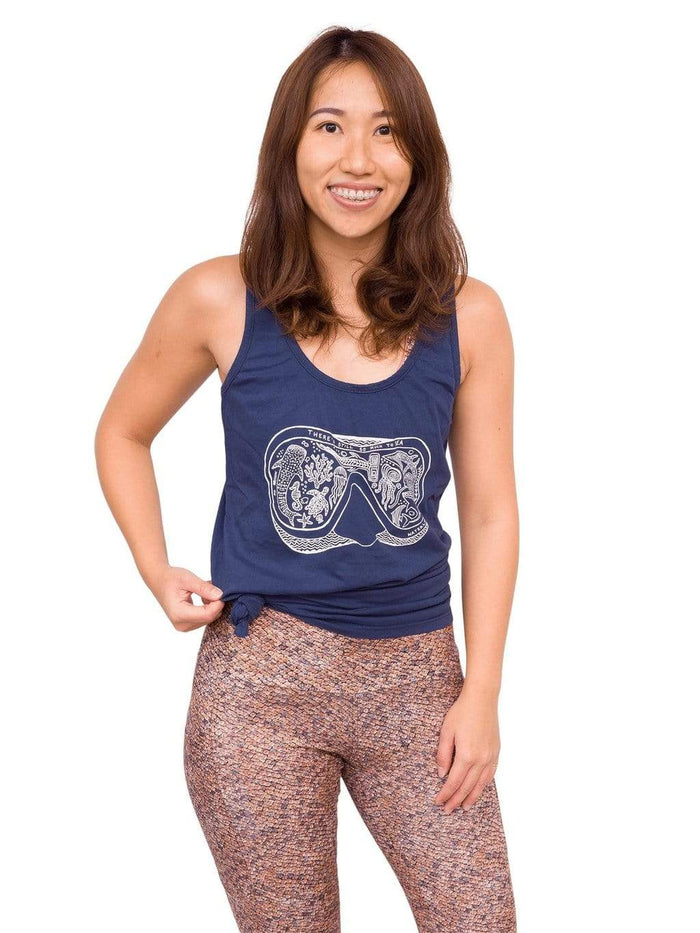 Model: Laura is a hurricane researcher and avid scuba diver. She is 5'3", 120lbs, 34B and is wearing a S tank and S legging.