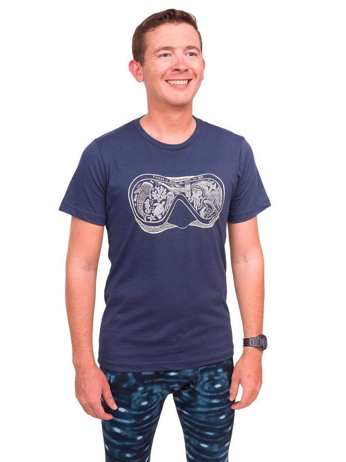 Model: Joe is a coral restoration ecologist and an avid runner. He is 5'10", 145lbs and wearing a size S tee.