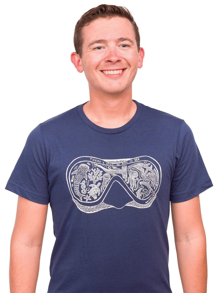 Model: Joe is a coral restoration ecologist and an avid runner. He is 5'10", 145lbs and wearing a size S tee.