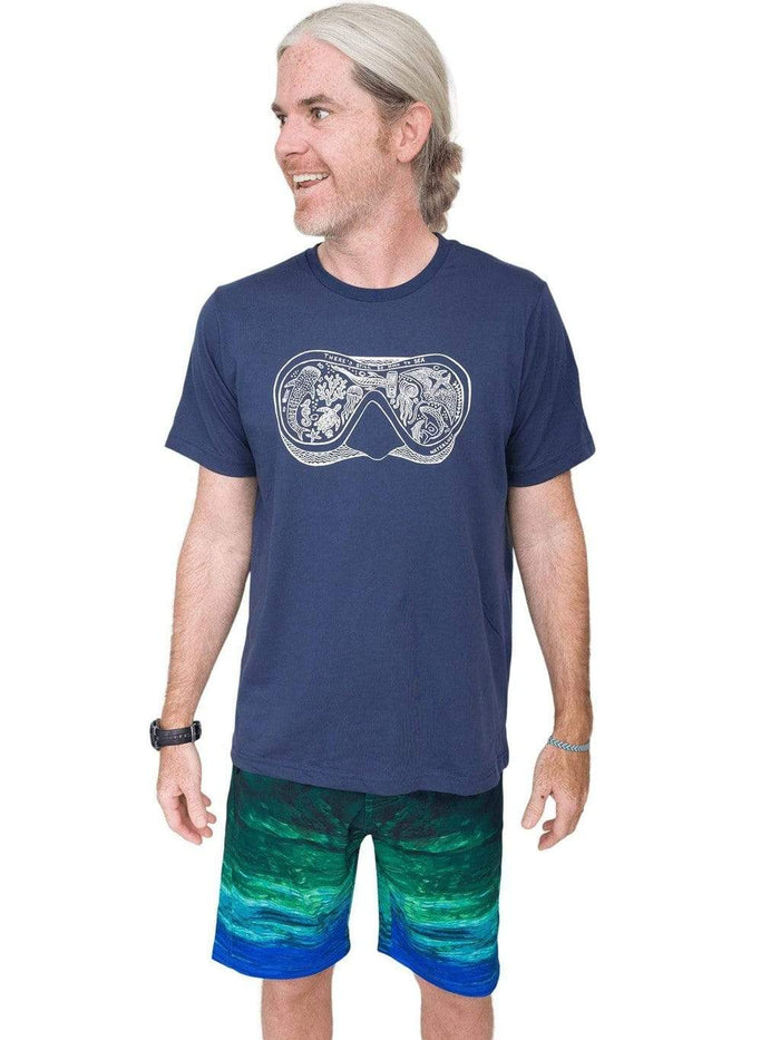 Model: Patrick is the CEO and founder of Waterlust. He is 6'1, 175 lbs and is wearing a size L.