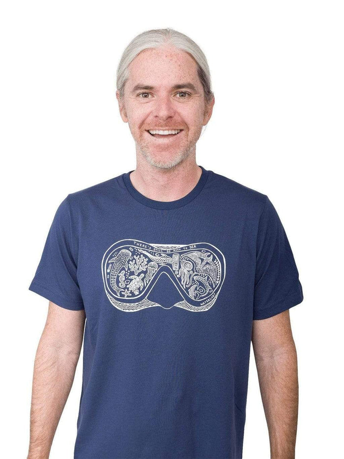 Model: Patrick is the CEO and founder of Waterlust. He is 6'1, 175 lbs and is wearing a size L.