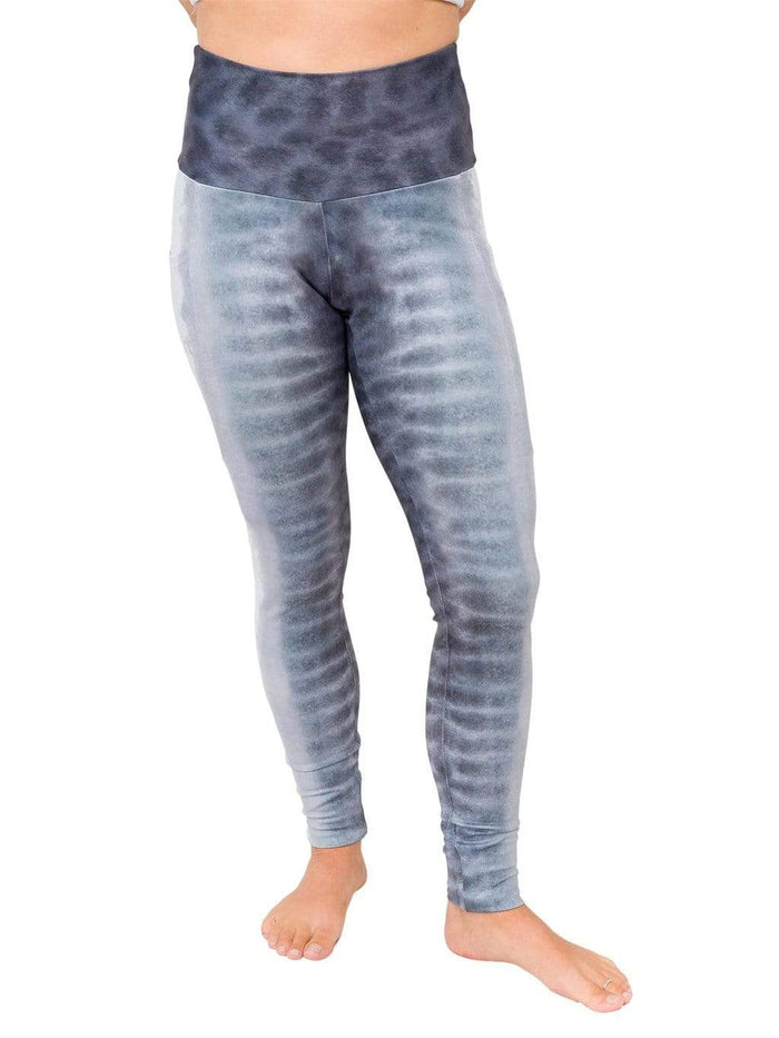 Model: Erin is a coral ecologist and Program Manager here at Waterlust. She 4'11", 110 lbs and is wearing an XS.